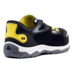 Calcanhar do sapato com peça amarela e sola cinzenta texturada