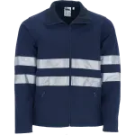 Casaco softshell azul‑marinho com duas faixas retrorrefletoras no peito e mangas.