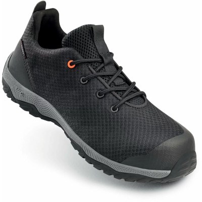 Sapato de segurança preto com malha respirável e detalhe laranja no atacador