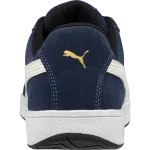 Parte traseira do Puma Iconic Navy com logo dourado e reforço no calcanhar