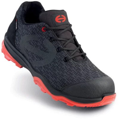 Sapato de segurança preto com sola vermelha e padrão desportivo, visto de perfil