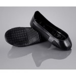 Cobre sapatos Easygrip preto com sola antiderrapante Tiger Grip® | SRC